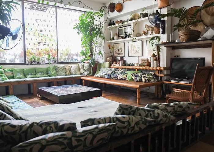Humble Hut Hostal *